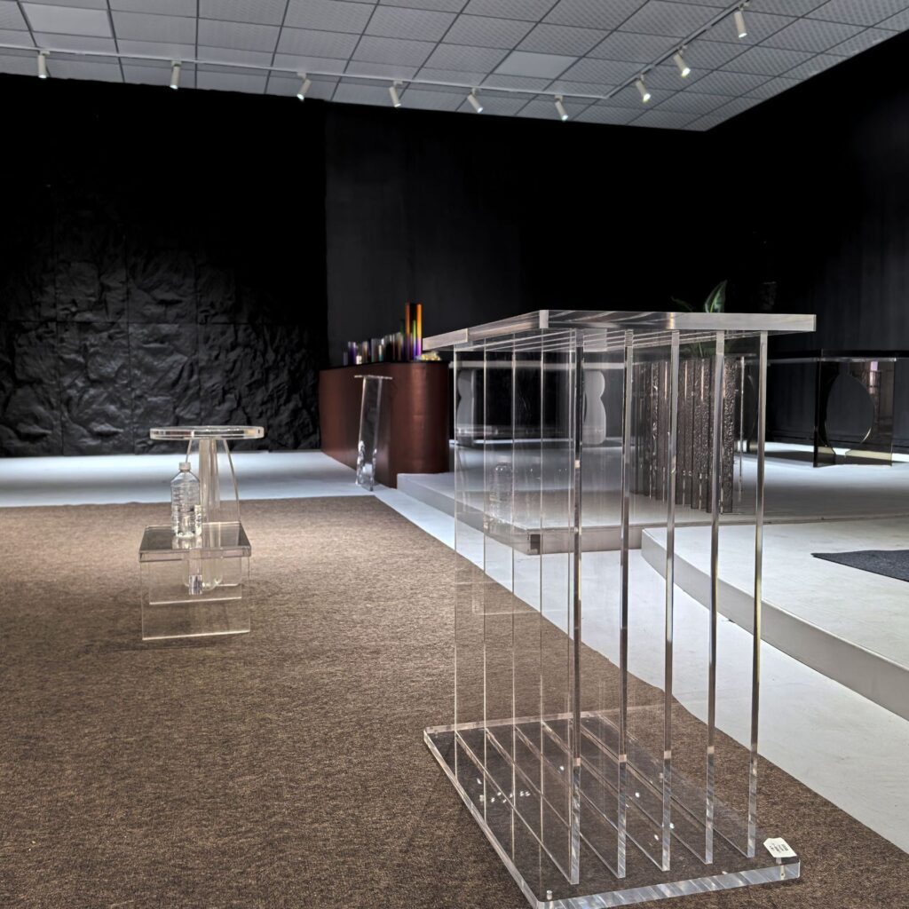 Acrylic Table Corner Bracket (3)