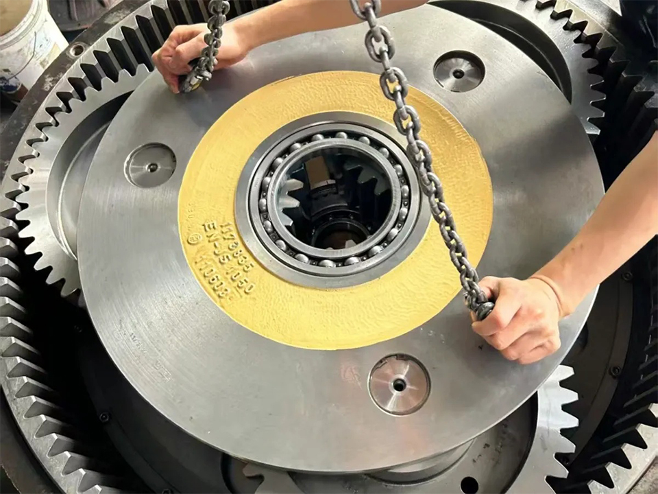 Final Drive Oil Leaks: Causes, Diagnosis and Fix Introduction 2 Final Drive Oil Leaks