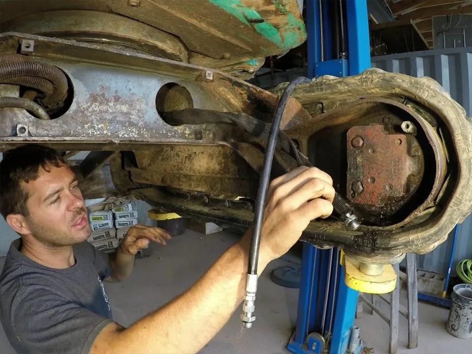 Quality Control 1 Final Drive Oil Leaks