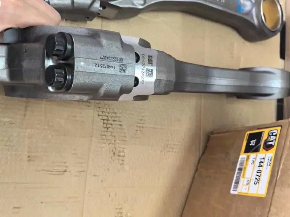 Genuine vs Aftermarket: How to Identify a Real CAT 144-0725 Connecting Rod for 3500 & 3516 Engines 3 Genuine vs Aftermarket